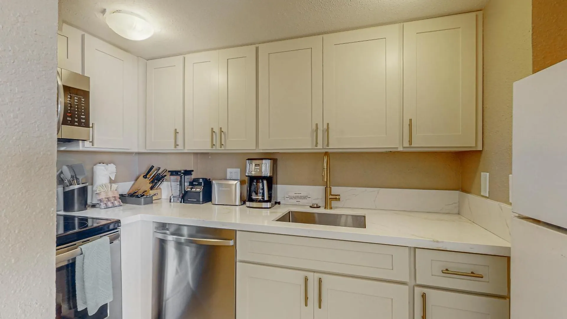 Nohonani 103 Apartment Kahana